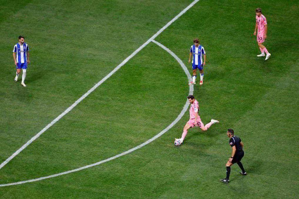 开云体育-梅西重返赛场，爆冷首场状态出色，RNG观众沸腾！-开云体育