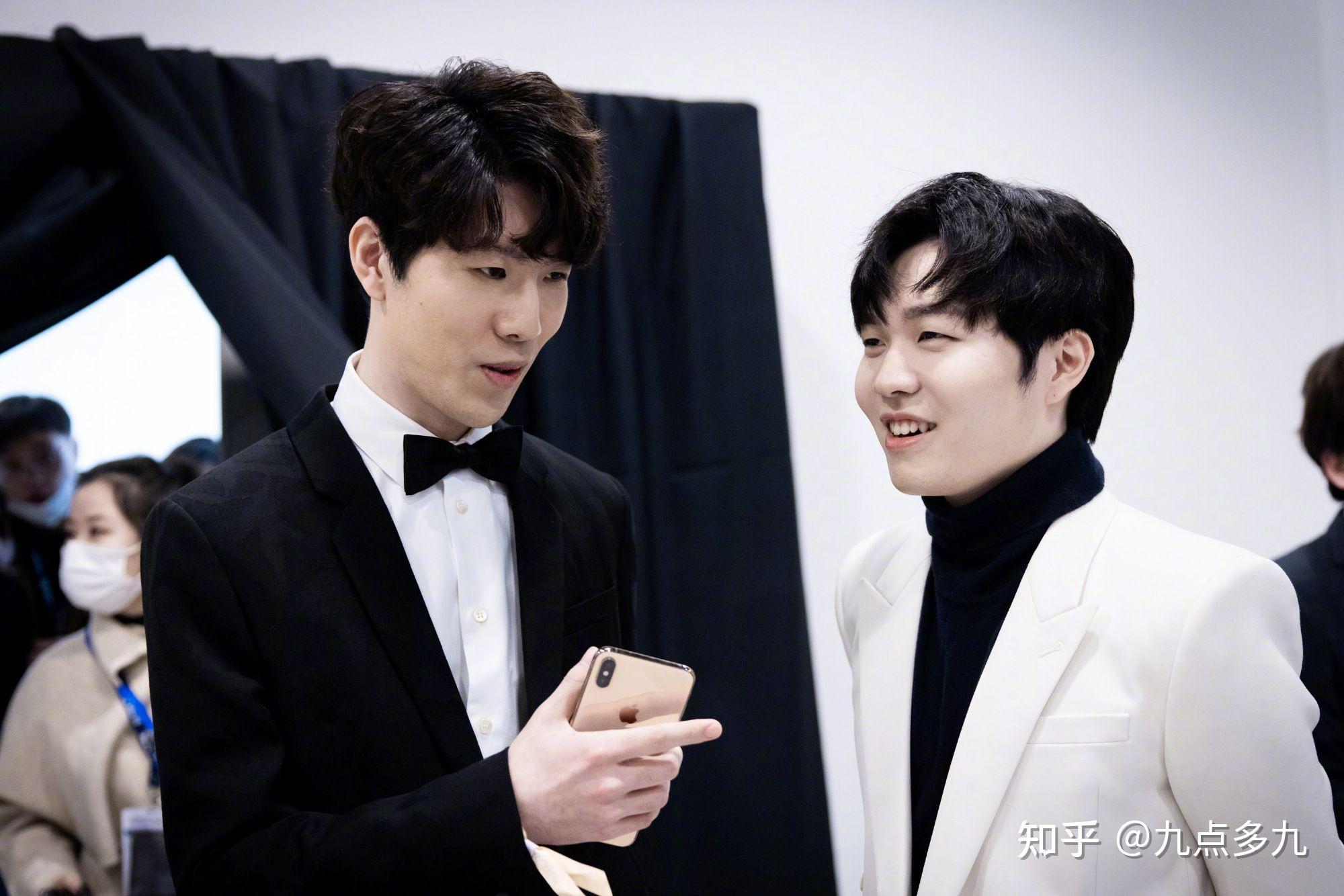 开云体育-掘金引发争议！，TheShy官方宣布表现优异新规全场沸腾不已-开云体育